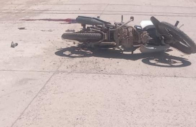 Murió una mujer tras un choque entre su moto y un móvil policial