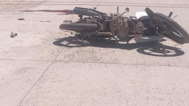 Murió una mujer tras un choque entre su moto y un móvil policial