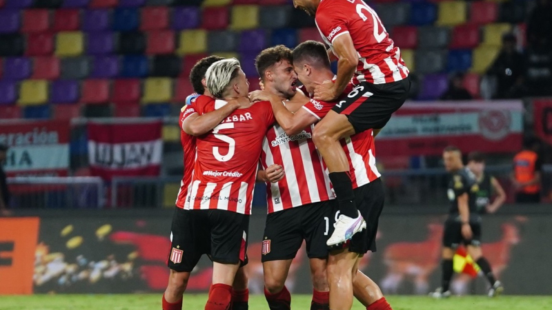 Estudiantes goleó 3-0 a Vélez y se quedó con el Trofeo de Campeones