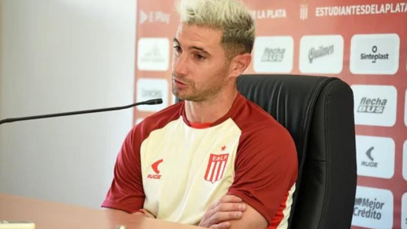 Lucas Alario ya se probó la ropa de Estudiantes