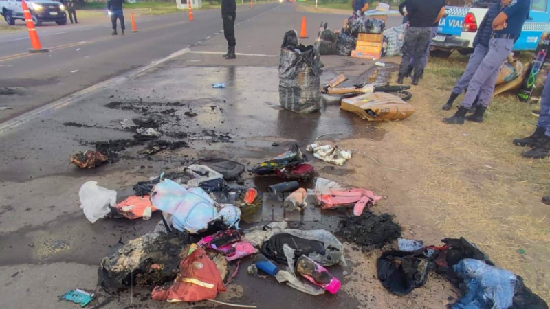 Llevaban ropa de contrabando y prendieron fuego la mercadería para evitar el secuestro