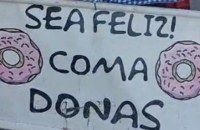 "Gracias al cartel de unos estudiantes, vendo más donas"