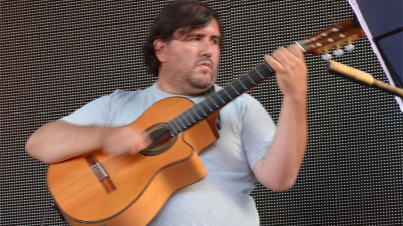 Le robaron su guitarra y solicita colaboración para recuperarla