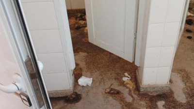 Denuncian abandono e insalubridad en los baños del Hospital 4 de Junio