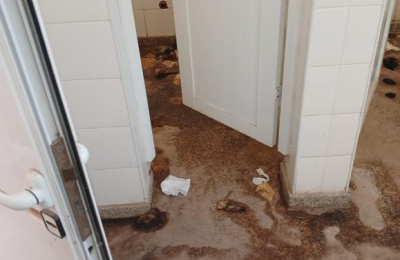 Denuncian abandono e insalubridad en los baños del Hospital 4 de Junio