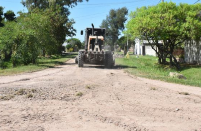 Continúa el arreglo y mantenimiento de calles en Villa Ángela