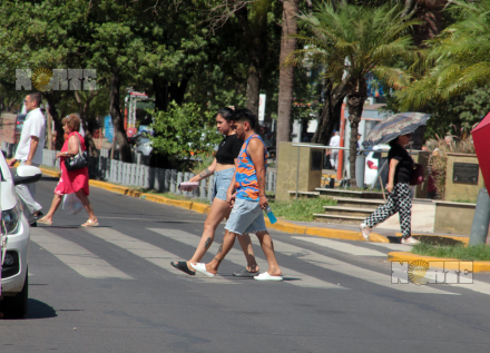 gente calor 9 de julio.JPG