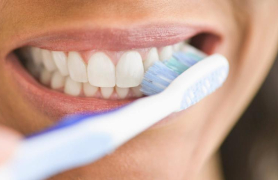 No es el café, ni los caramelos: cuál es el alimento que más daña los dientes