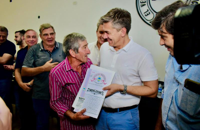 Zdero entregó títulos y financiamiento de fondos de Ley de Bosques a productores