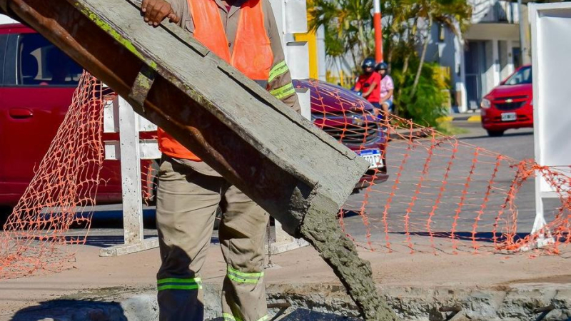 Zdero supervisó los avances en las obras de repavimentación de la avenida 25 de Mayo 