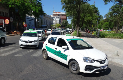 Remises y motomandados, en jaque por competencia desleal de aplicaciones