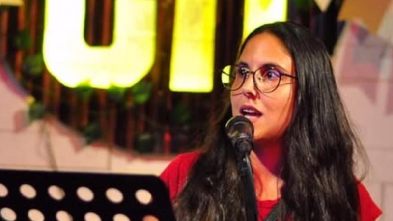 La poeta Euge Landriel dará un taller sobre poesía en Resistencia