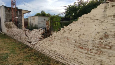 El temporal dejó medió pueblo sin luz y caída de un muro en la comisaría