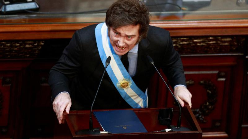 El gobierno intenta recuperar el control de la agenda tras el escándalo cripto
