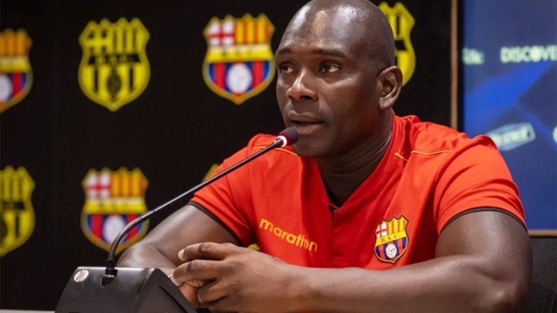 El curioso look del DT de Barcelona de Ecuador en la goleada ante Corinthians