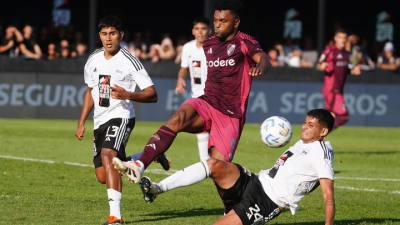 River volvió a dar una pobre imagen y empató sin goles ante Riestra