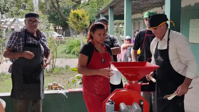 Dictan cursos en producción agroecológica, comercialización y gestión de emprendimientos