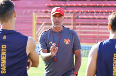 Urbina mete mano obligada en Sarmiento y le da la chance a Max Pared