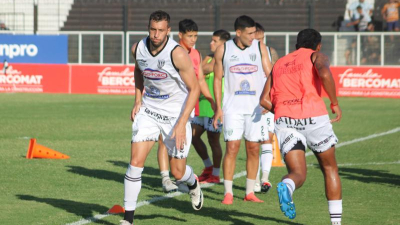 For Ever hace fútbol con la mira puesta en el puntero Gimnasia