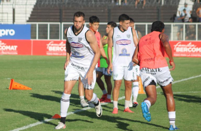For Ever hace fútbol con la mira puesta en el puntero Gimnasia