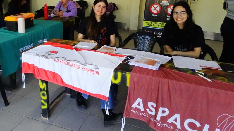 "También la familia de un paciente con párkinson necesita contención"