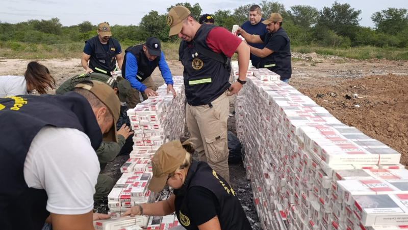 Quemaron miles de atados de cigarrillos incautados en procedimientos
