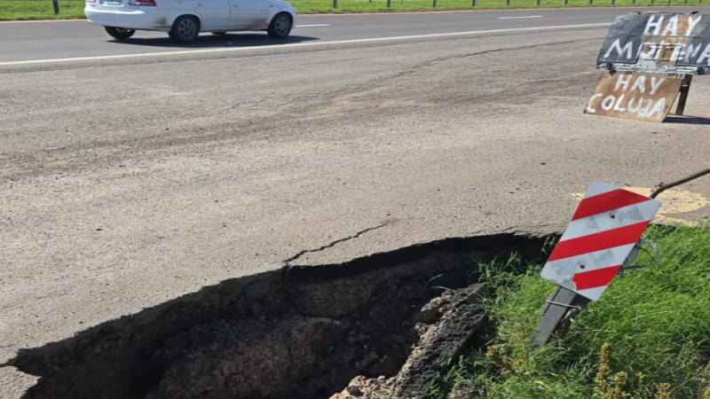 Descubren un peligroso socavón en la autovía de la ruta 16