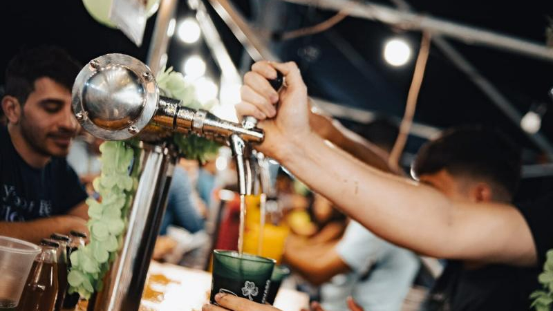 Llega al NEA el festival mundial con charlas científicas en los bares
