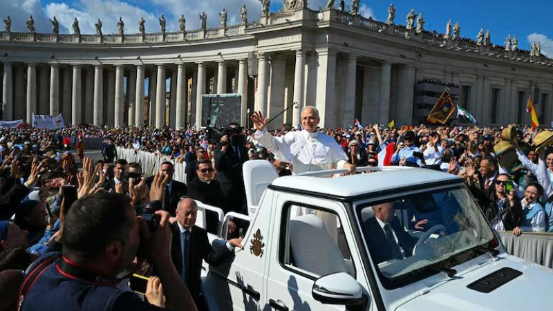 El papa León XIV recordó a Francisco, llamó a la paz y a cuidar a los pobres