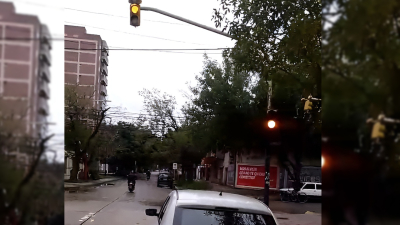 Semáforo fuera de servicio en pleno centro: un peligro visible para Resistencia