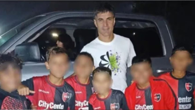 Newell’s sancionó a sus juveniles por sacarse una foto con una figura de Rosario Central