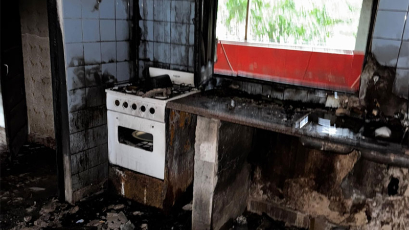 Solicitan colaboración para ayudar a un adulto mayor que perdió todo en un incendio
