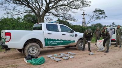 Incautan droga y una camioneta robada acondicionada para el contrabando