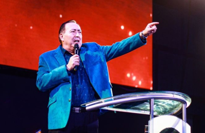 Diamantes y polvo de oro: los otros milagros del pastor Jorge Ledesma