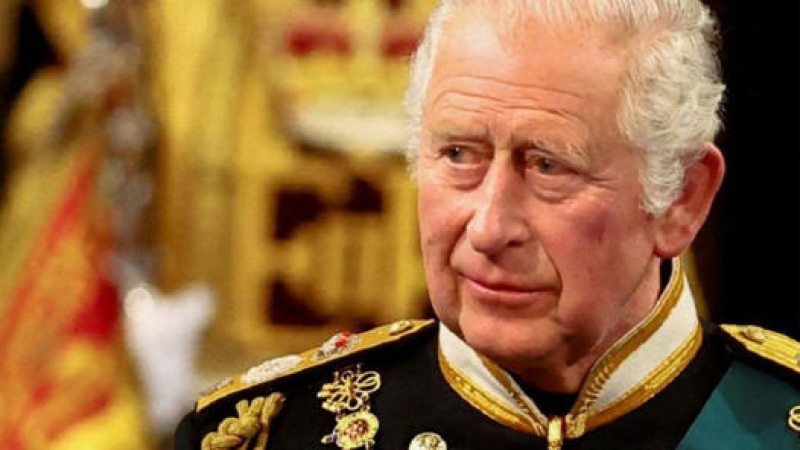 Buckingham anunció el final del rey Carlos y llora la Corona Británica: "Ha caído"