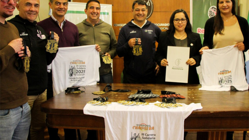 Los abogados transpiran la camiseta para celebrar y ayudar