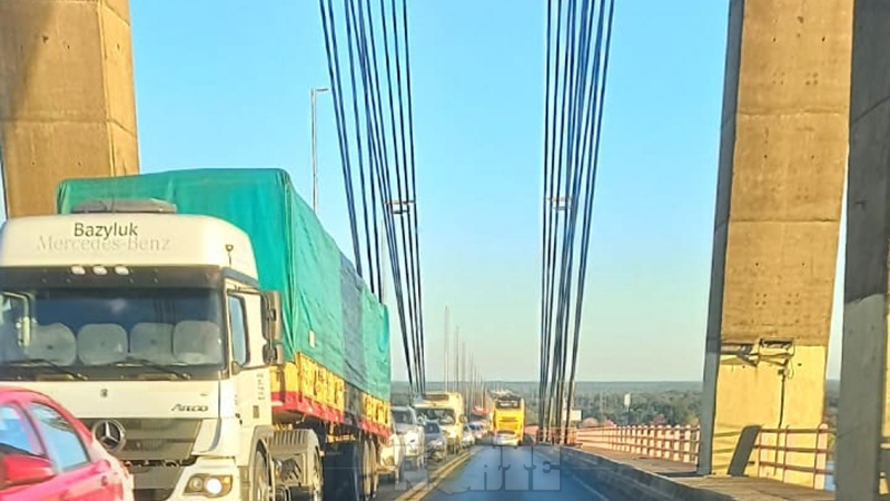 Demoras en el puente Chaco-Corrientes por un siniestro vial