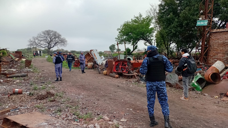 Clausuraron un taller de motos, chacaritas y detuvieron a varias personas en un operativo
