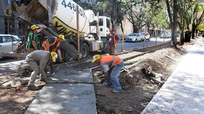 Avanzan las obras del circuito aeróbico en la avenida Sarmiento