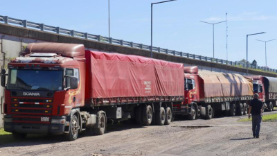 El puerto de Barranqueras recepcionó importación de caños de PVC de Paraguay