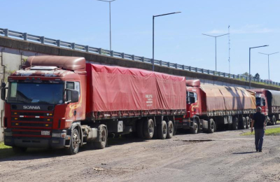 El puerto de Barranqueras recepcionó importación de caños de PVC de Paraguay
