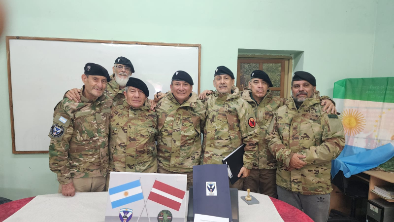 Histórico acuerdo de cooperación entre "Boinas Negras" del Chaco y "Boinas Azules" de Letonia