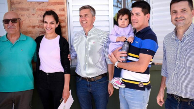Leandro Zdero entregó casas del plan provincial Ñachec-Primera etapa