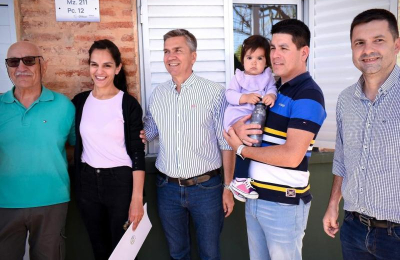 Leandro Zdero entregó casas del plan provincial Ñachec-Primera etapa