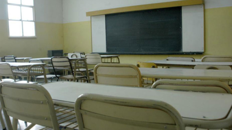 El Gobierno libertario "busca socavar el pilar fundamental" de una sociedad que es la educación, advierten
