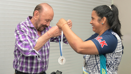 Campeonas con el Gobernador (5).jpg