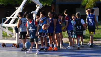 Clases de básquet gratuitas en el Jaime Zapata