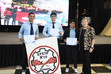 entrega-reconocimientos_educacion-tecnica-(6).jpg
