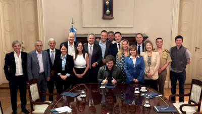 Milei y Adorni inauguraron nueva etapa con gabinete a pleno