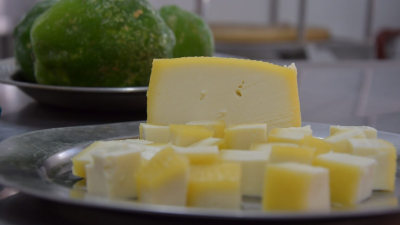 La Facultad de Veterinaria de la UNNE desarrolla un queso coagulado con la cáscara del mamón
